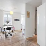 Bright Apartment Near Airport And City